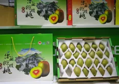 广西展区的新鲜猕猴桃 / Fresh kiwifruit on display at the Guanxi pavillion.